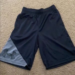 Boys youth medium UA shorts
